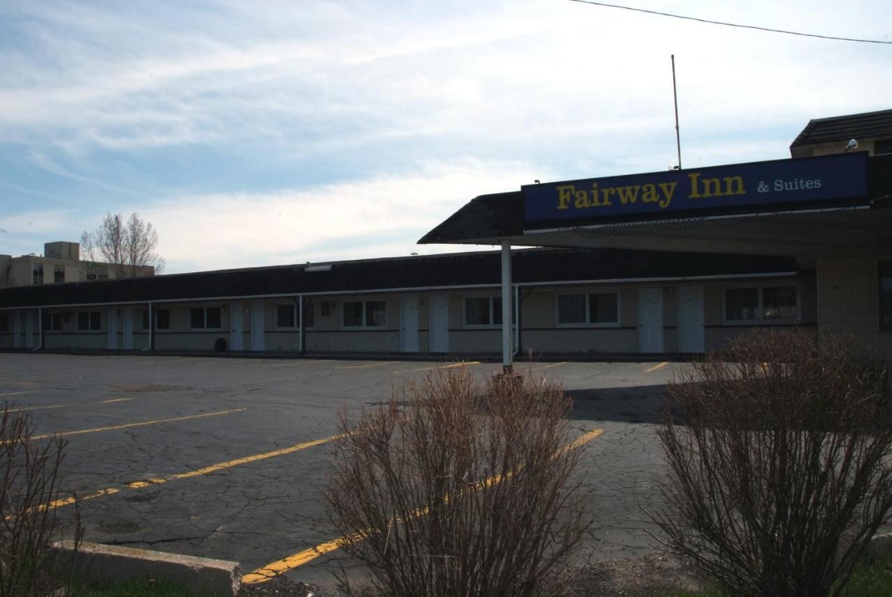 Fairway Inn & Suites Kitchener Exterior foto